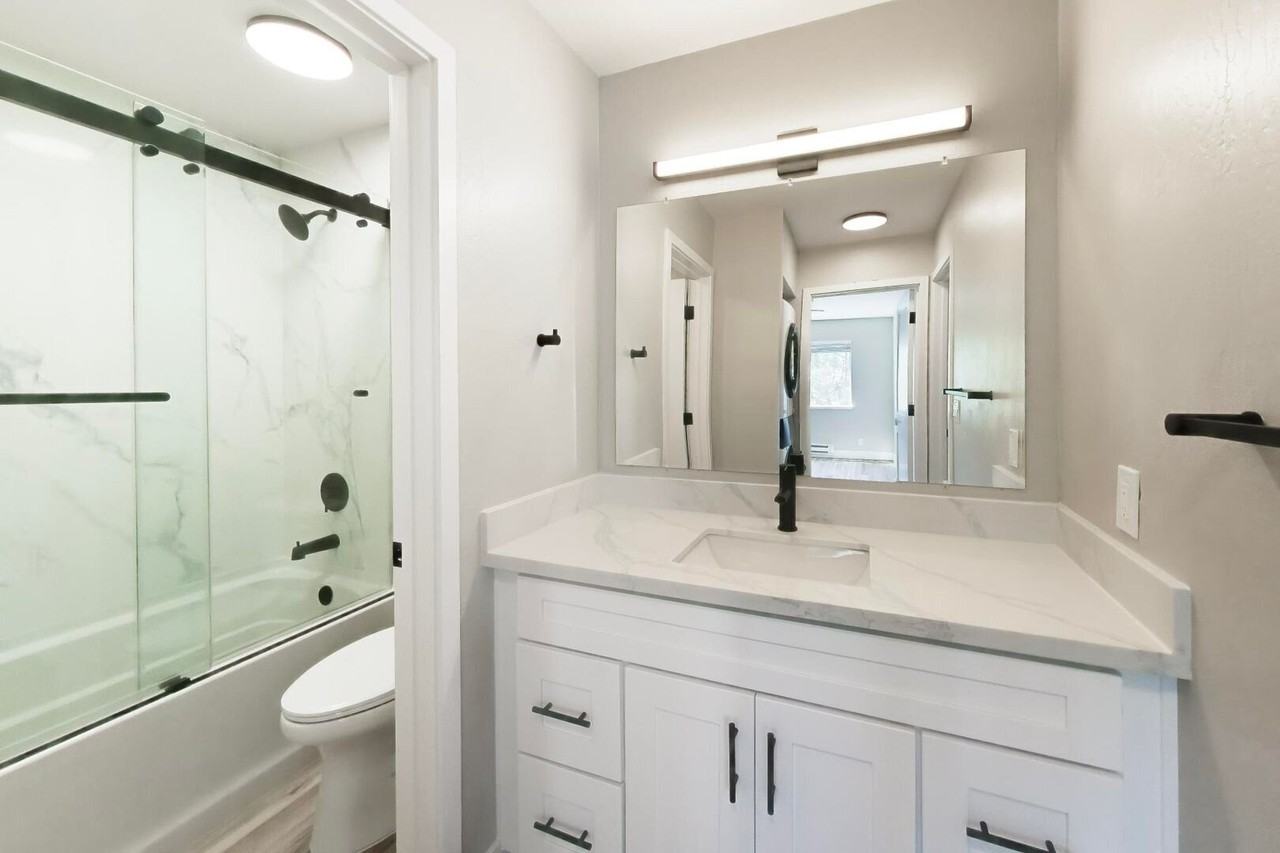 1015 Continentals Way - Photo 3 of 40
