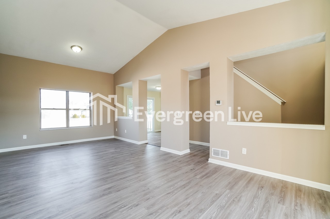 5382 Mendon Ct - Photo 3 of 15