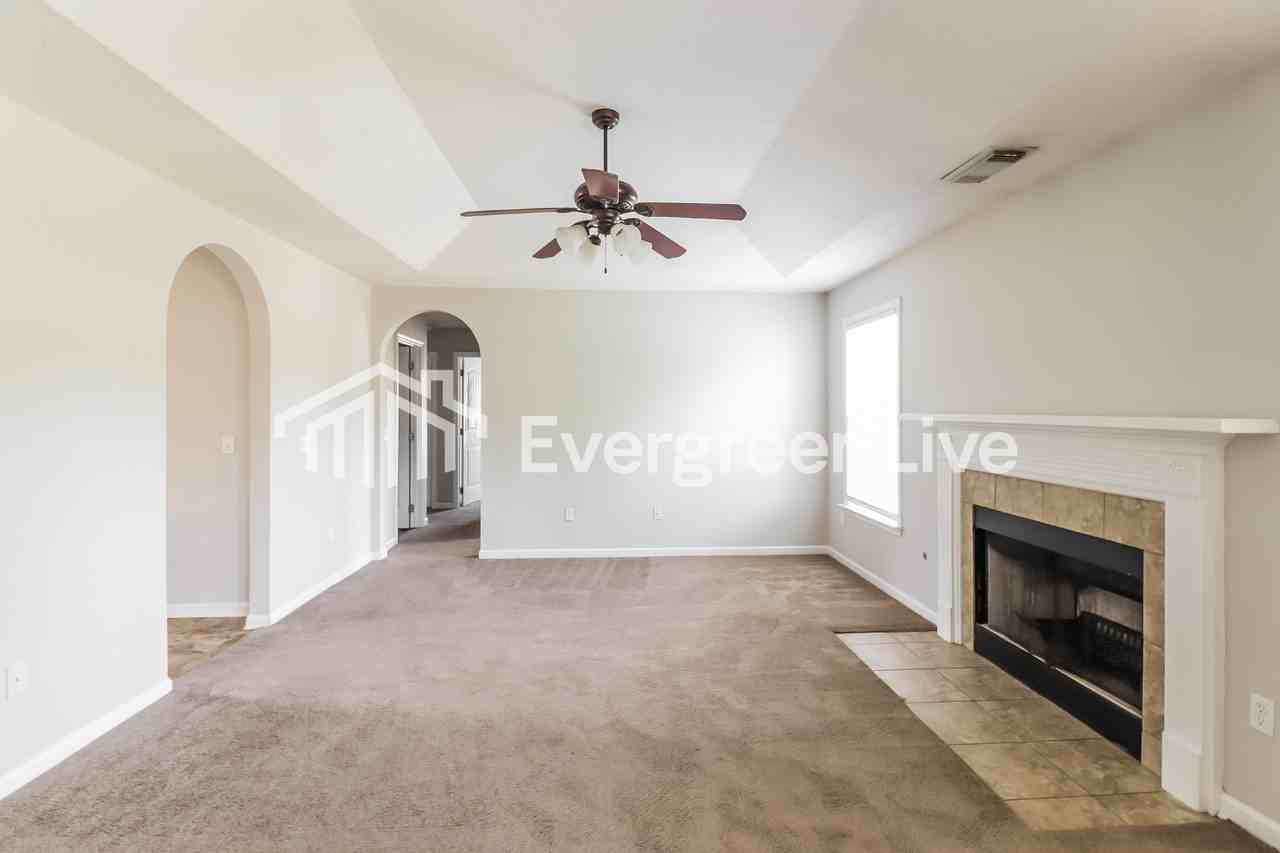 18410 Marsh Pkwy - Photo 3 of 14