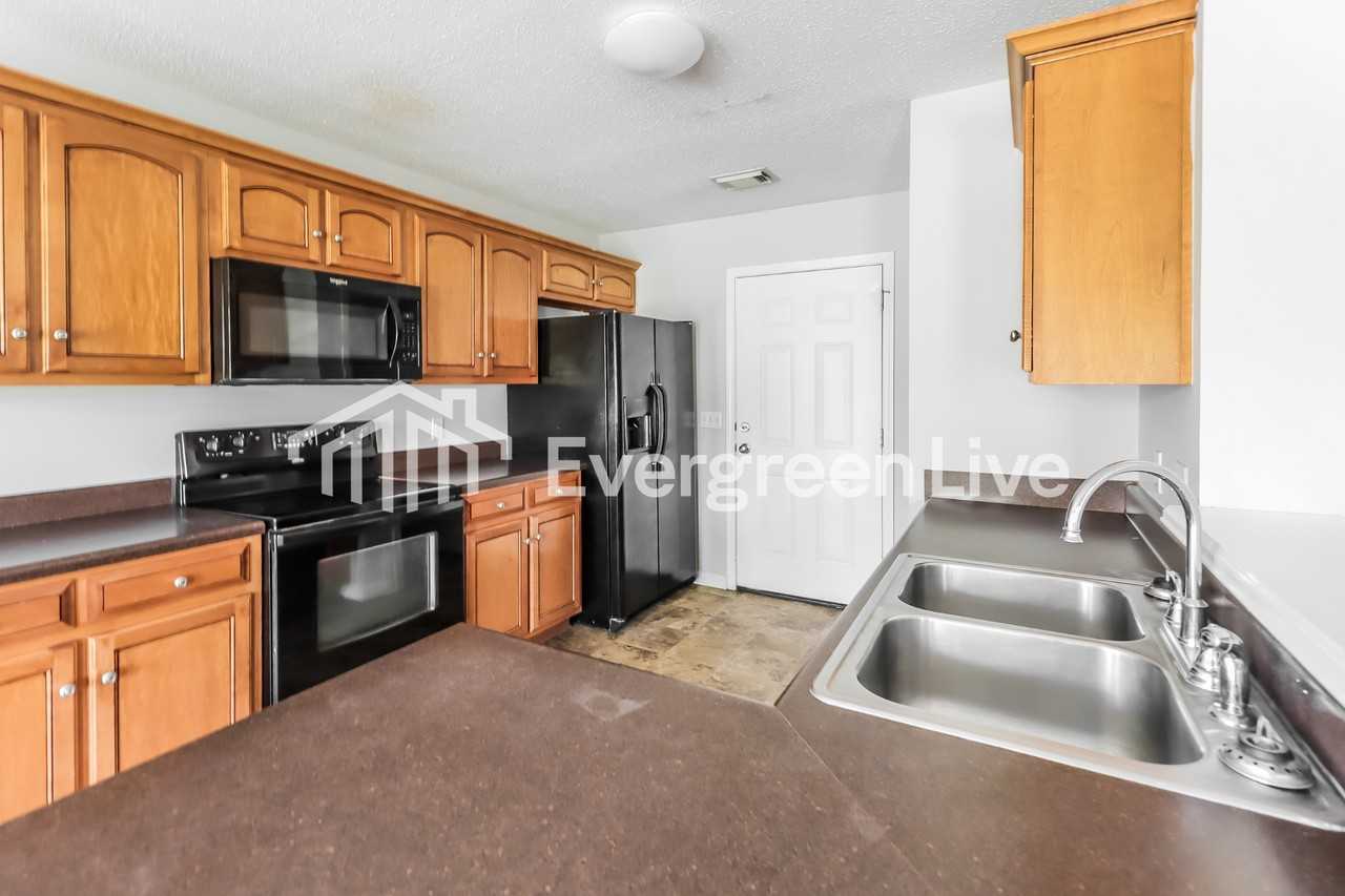 18410 Marsh Pkwy - Photo 5 of 14