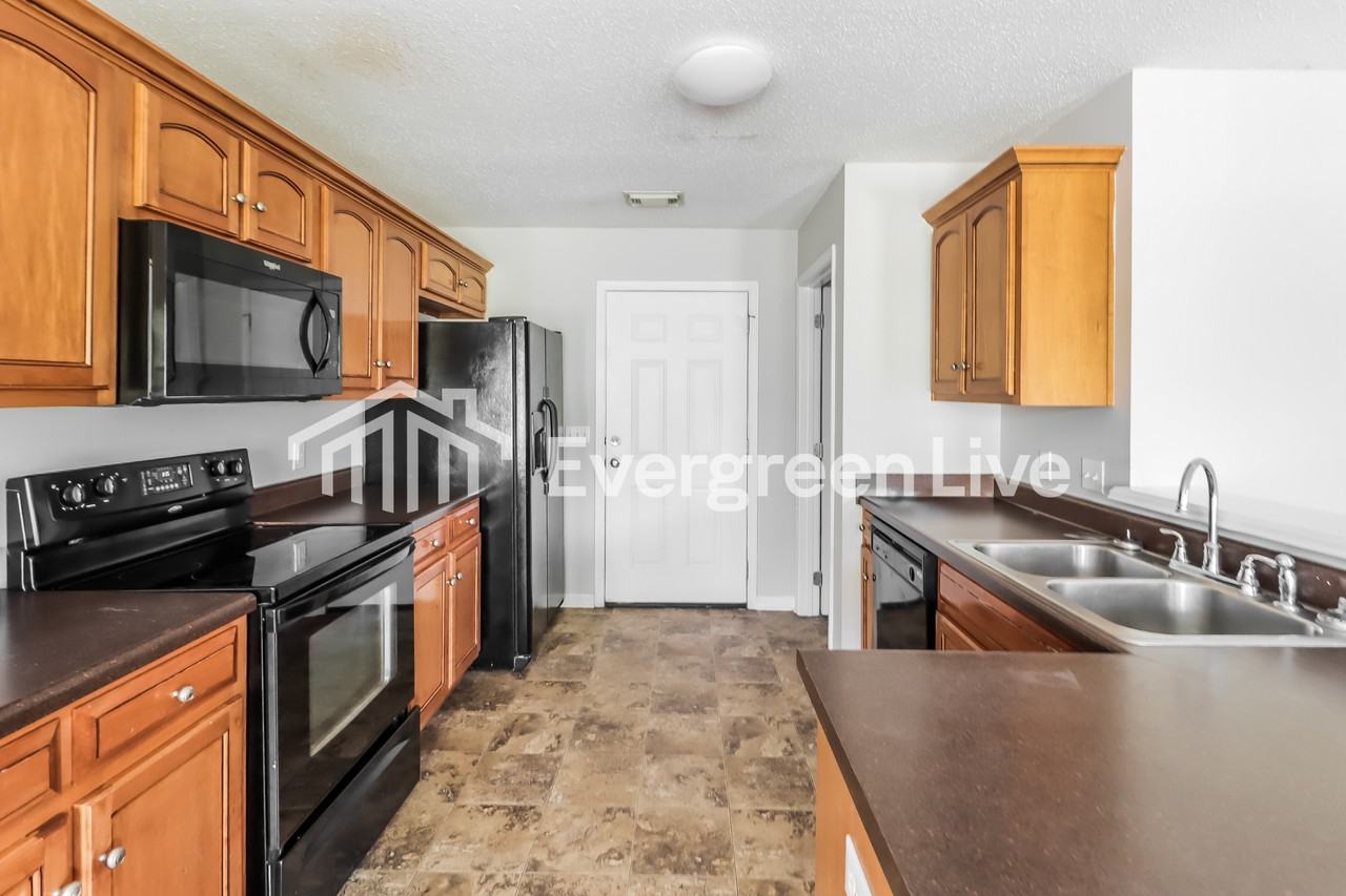 18410 Marsh Pkwy - Photo 6 of 14
