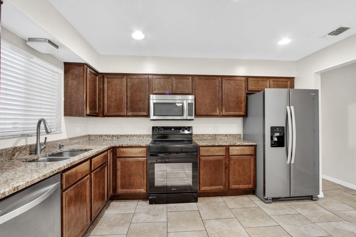 300 Dublin Dr - Photo 4 of 21