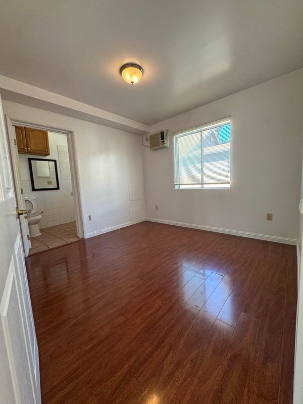 1466 Silver Lake Blvd - Photo 4 of 16