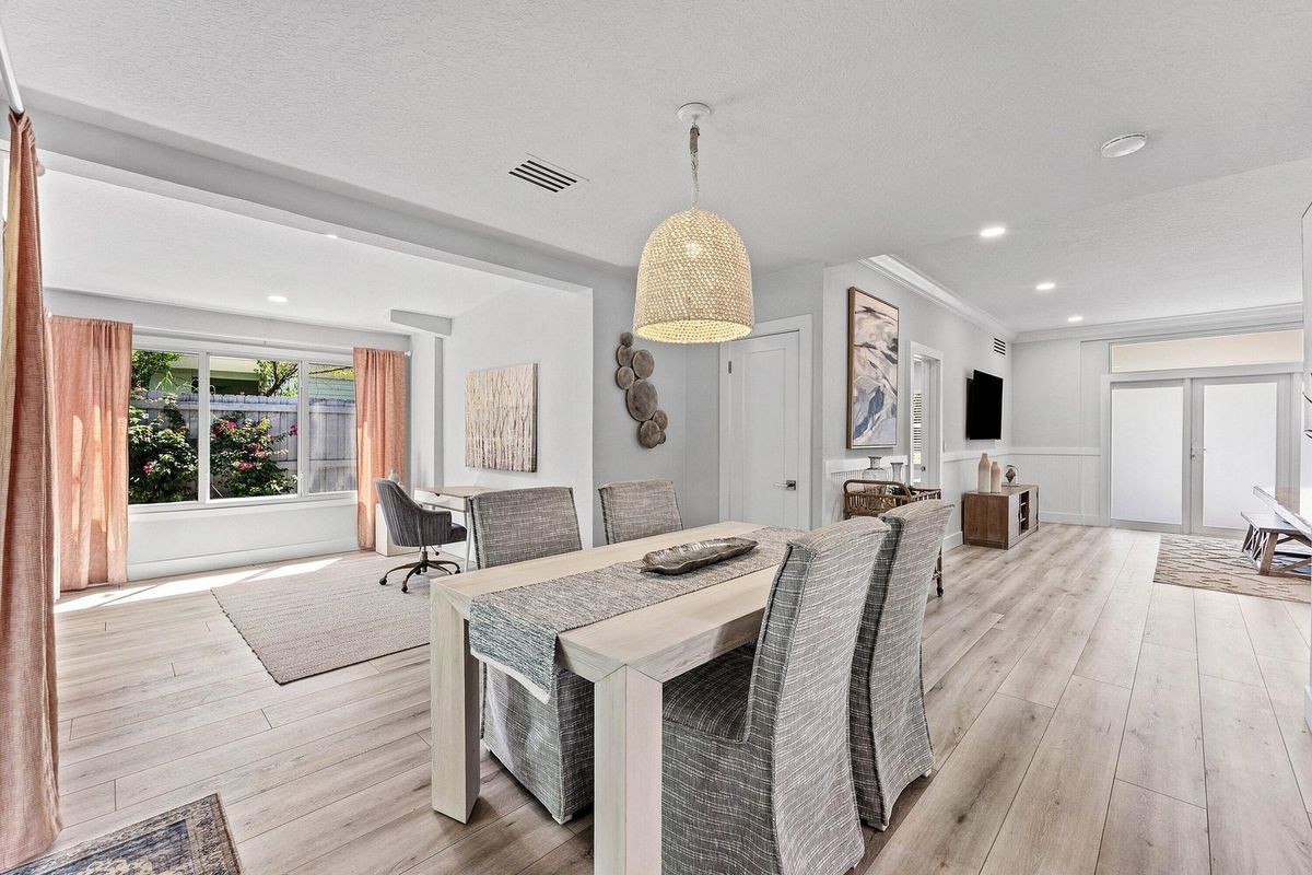 233 Lake Ter - Photo 3 of 5