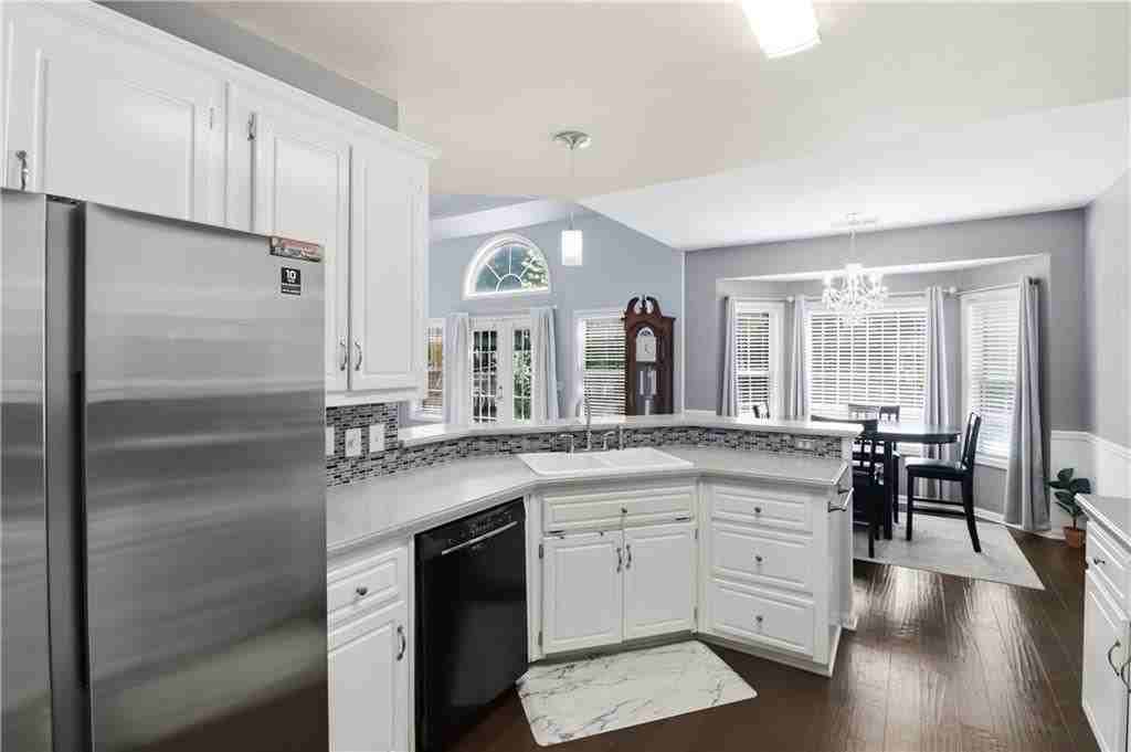 108 Township Ct - Photo 7 of 29