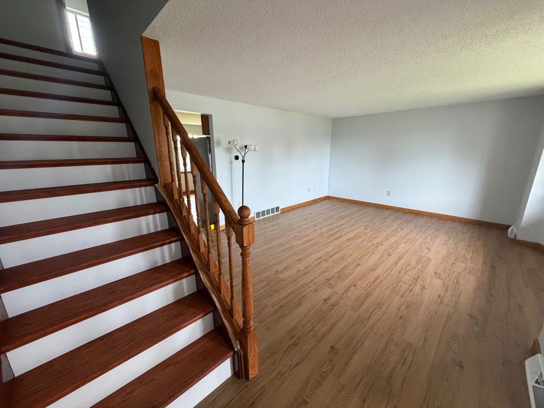 4 Lordan Dr - Photo 2 of 22