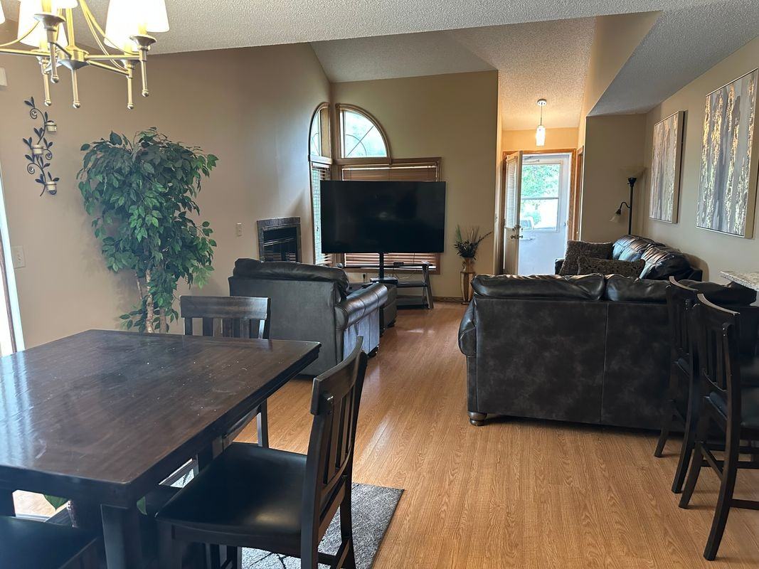 1122 Pecks Woods Dr - Photo 2 of 10