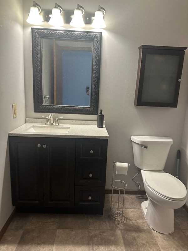 1122 Pecks Woods Dr - Photo 3 of 10