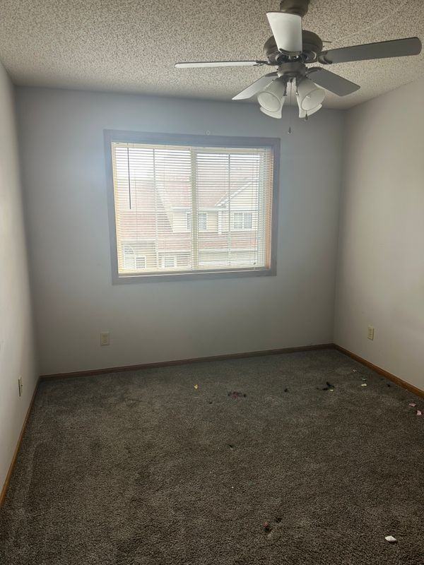 1122 Pecks Woods Dr - Photo 5 of 10