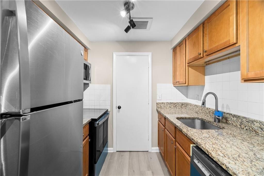 50 Carnation St ##6 - Photo 7 of 20