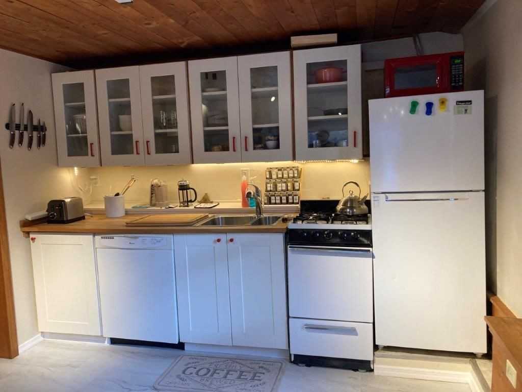 210 Prospect Hill Rd - Photo 2 of 10