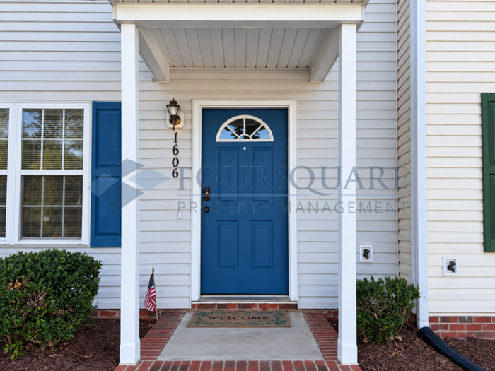 1606 Briarmont Ct - Photo 4 of 28