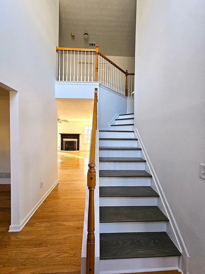 875 Roxfield Ct - Photo 2 of 10