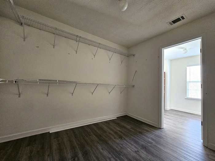 875 Roxfield Ct - Photo 7 of 10
