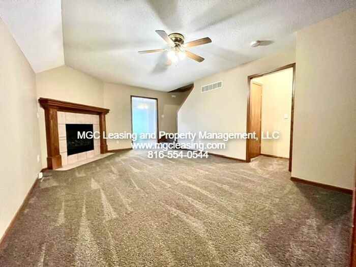 539 N Foxridge Dr - Photo 2 of 16