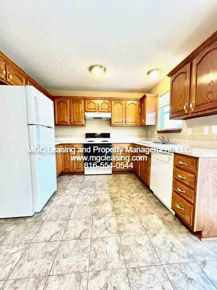539 N Foxridge Dr - Photo 3 of 16