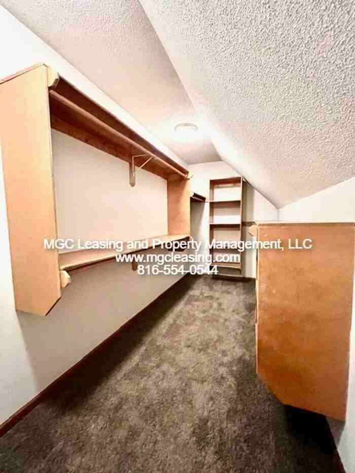 539 N Foxridge Dr - Photo 6 of 16