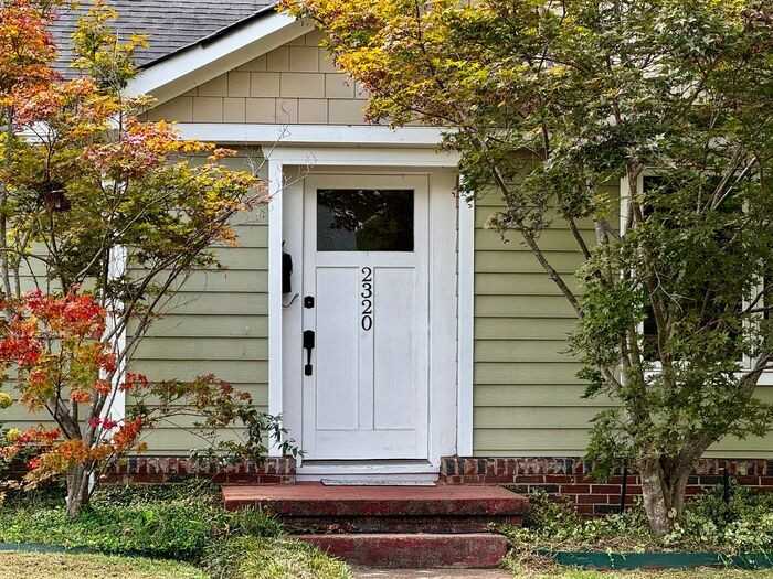 2320 Poincianna St Sw - Photo 3 of 36