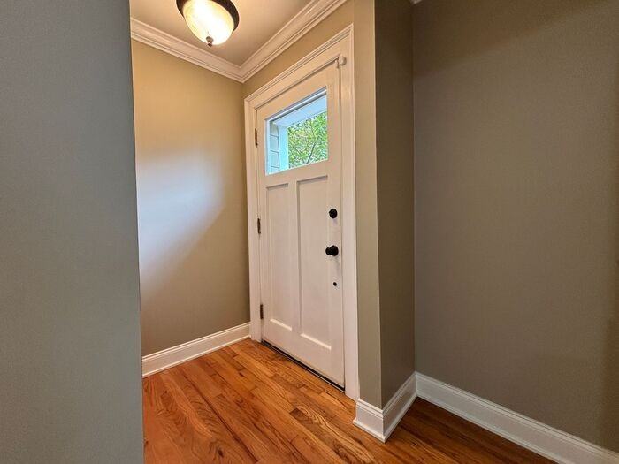 2320 Poincianna St Sw - Photo 4 of 36