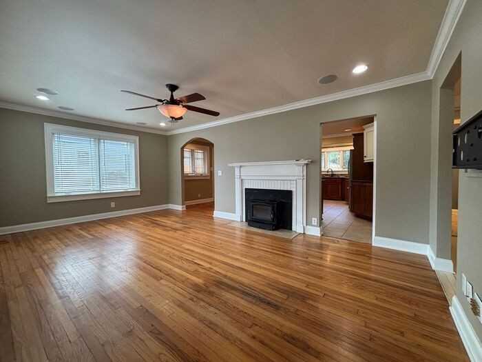 2320 Poincianna St Sw - Photo 6 of 36