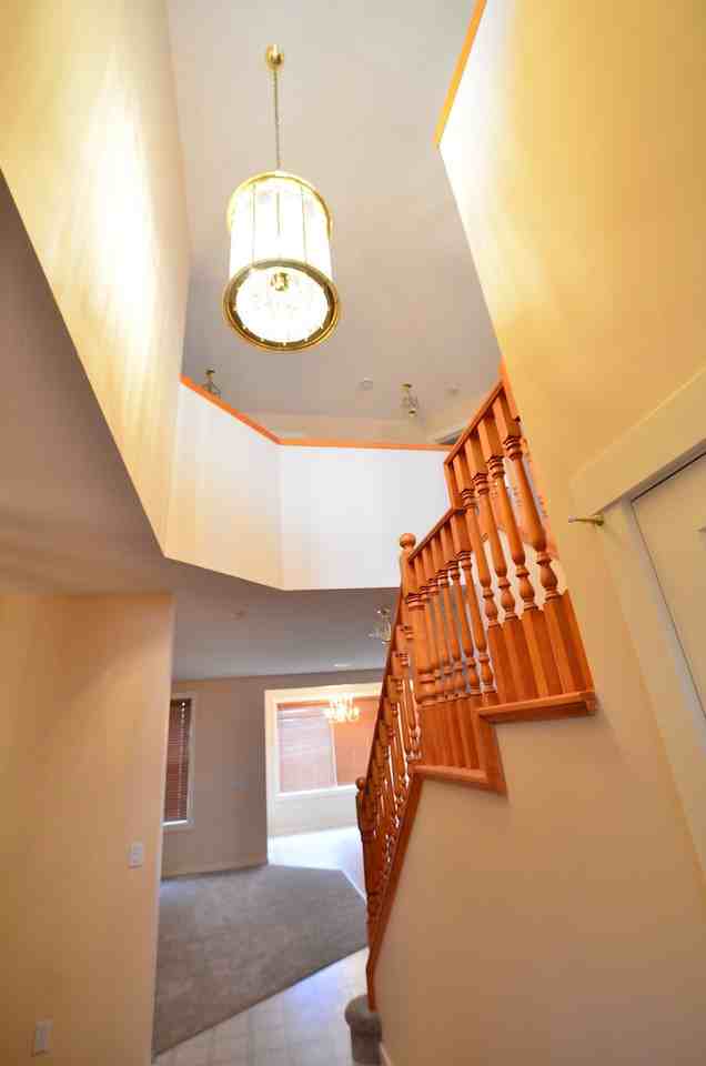 104 Evergreen Sq Sw - Photo 3 of 33