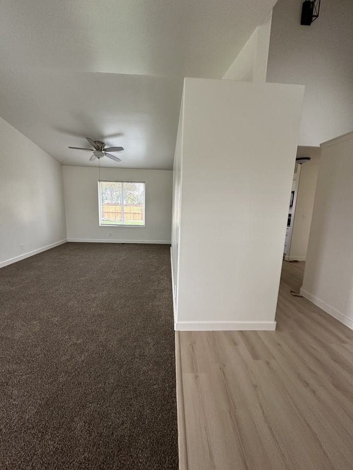 903 Smith St #NA - Photo 3 of 18