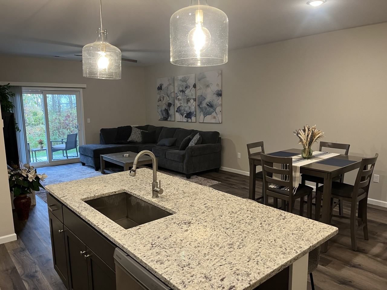 2142 Village Trail #8B - Photo 6 of 8