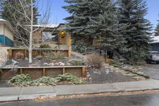 7 Creston Cres Nw - Photo 1 of 1