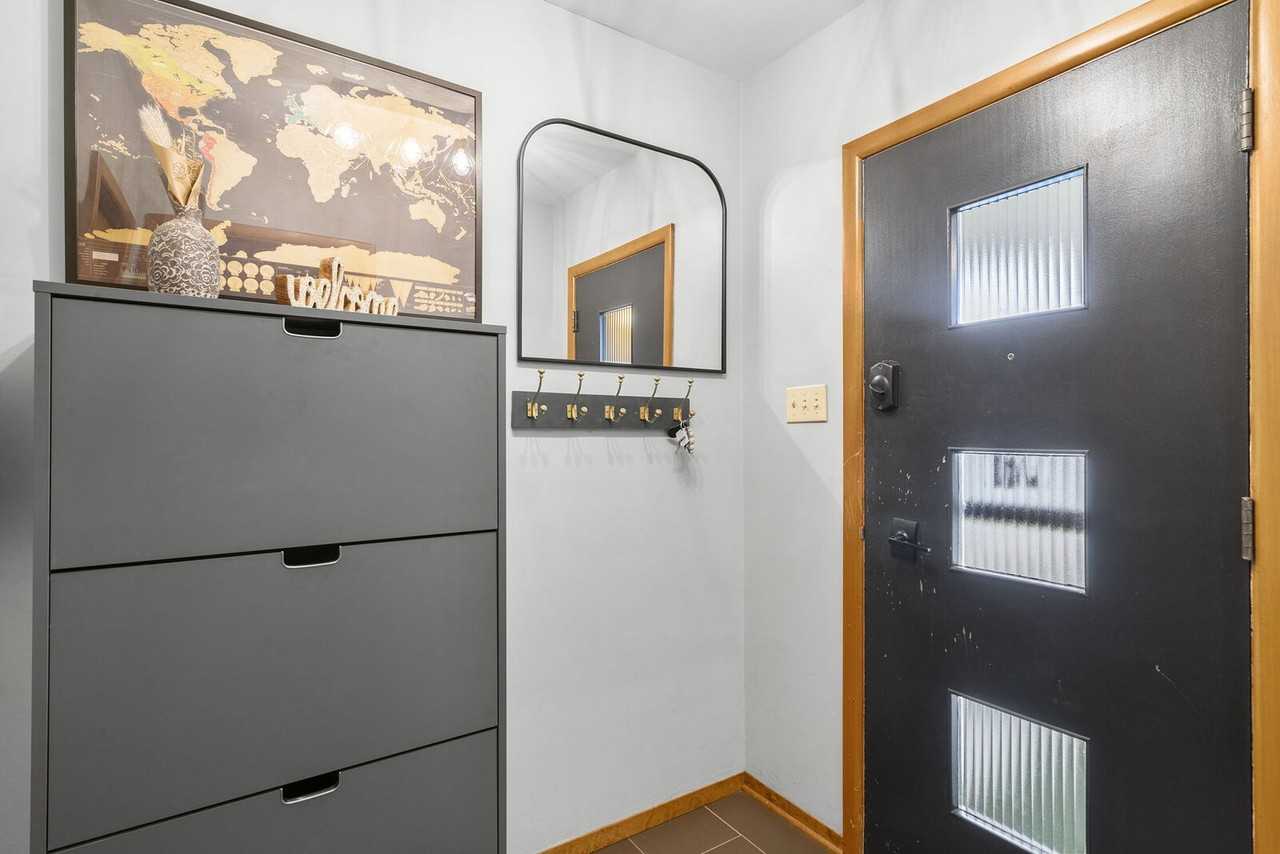7 Creston Cres Nw - Photo 2 of 25