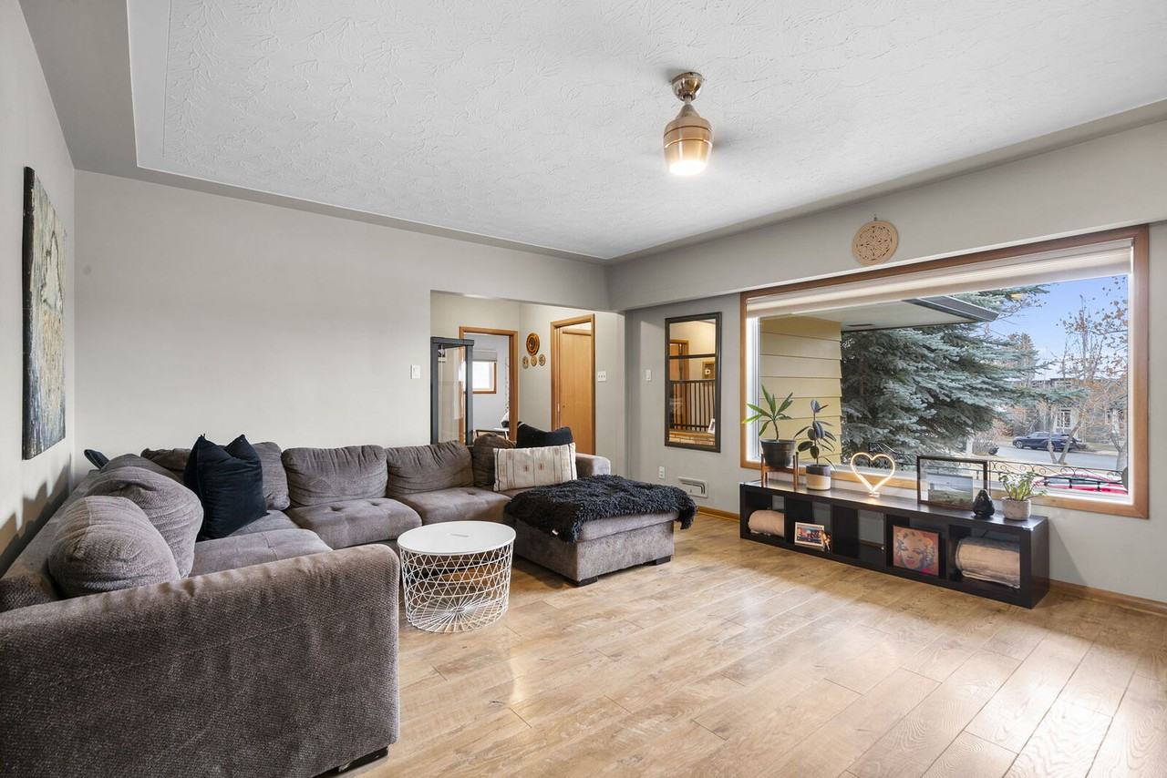 7 Creston Cres Nw - Photo 5 of 25