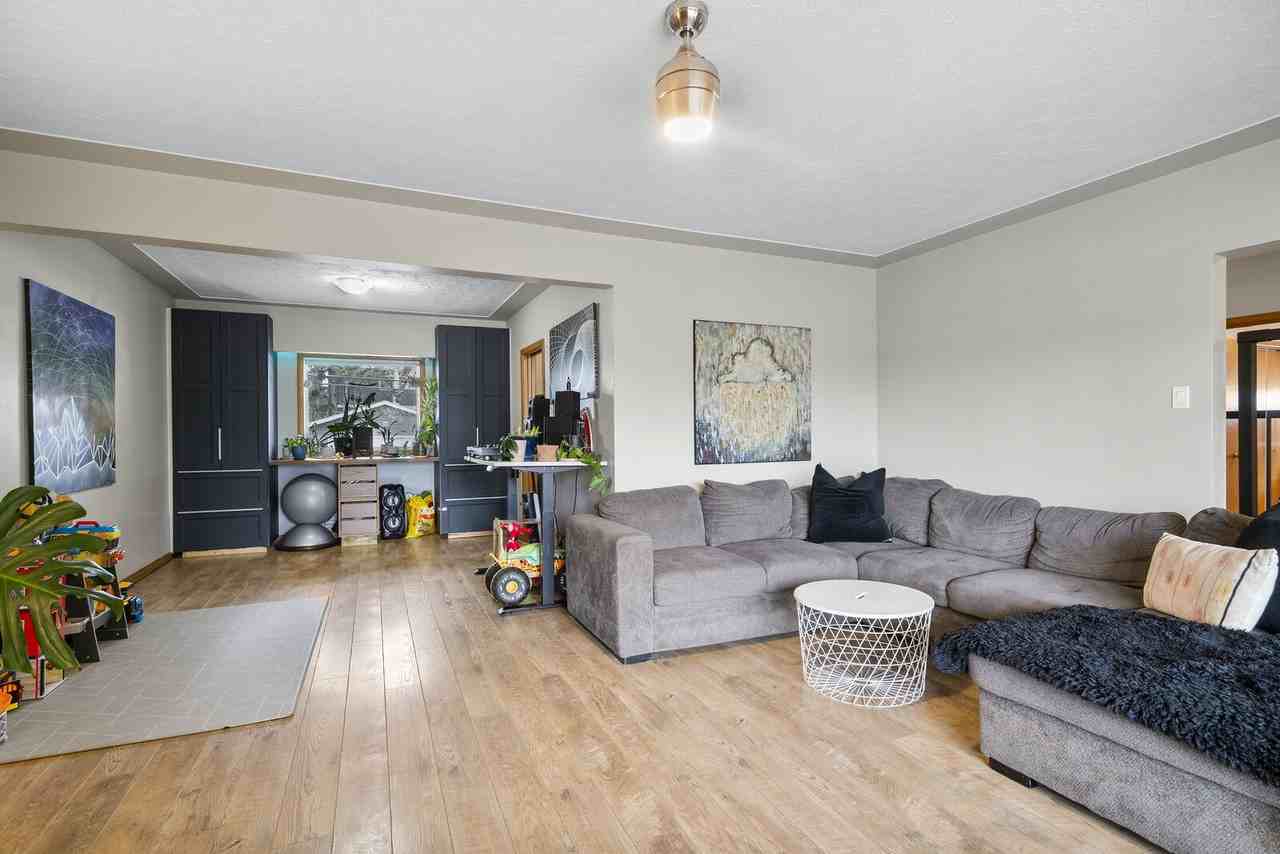 7 Creston Cres Nw - Photo 6 of 25