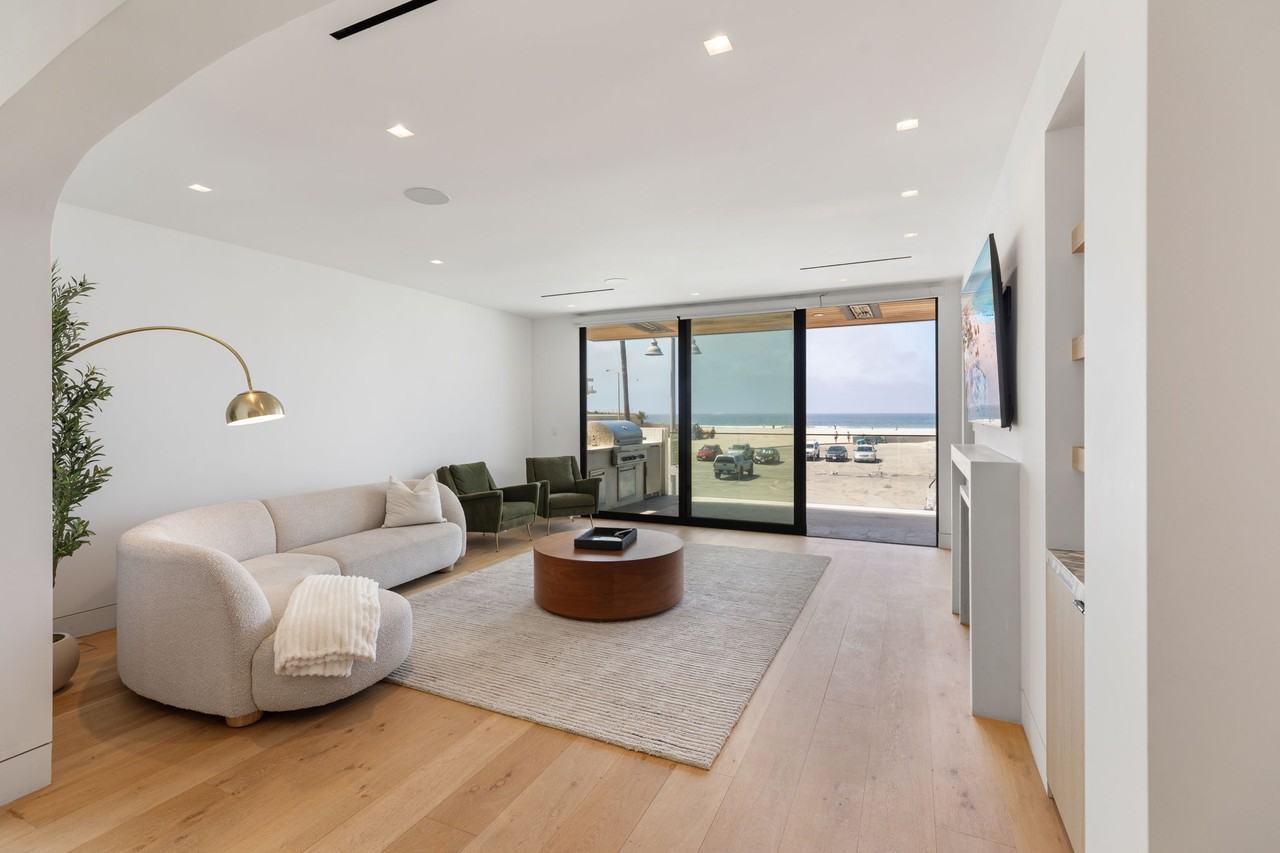 2205 Ocean Front Walk #NA - Photo 4 of 15