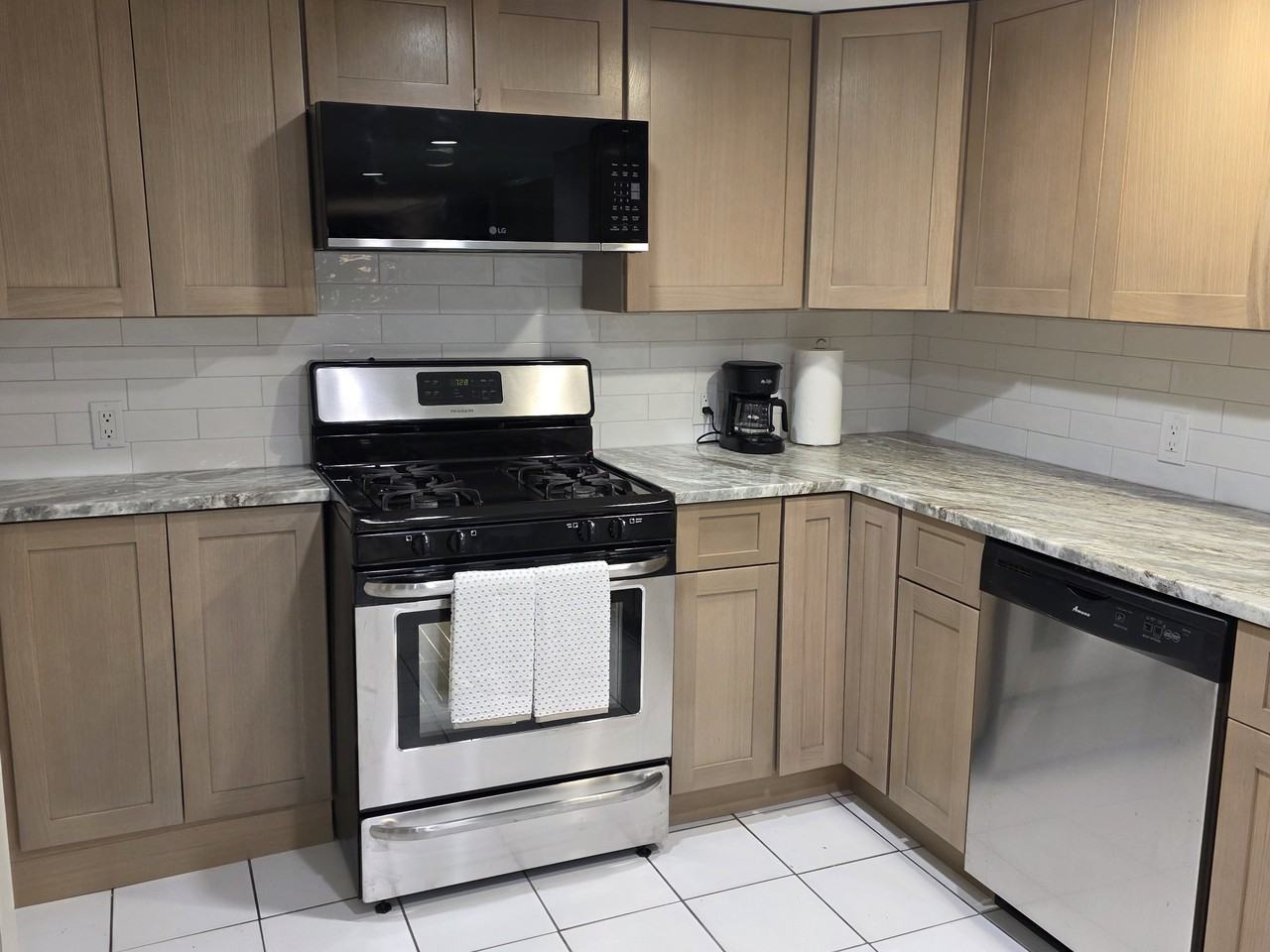 81 Edwards St #B - Photo 2 of 10