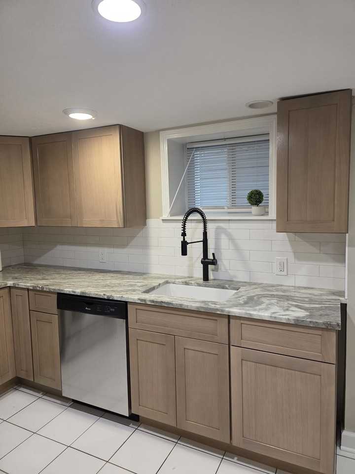 81 Edwards St #B - Photo 3 of 10