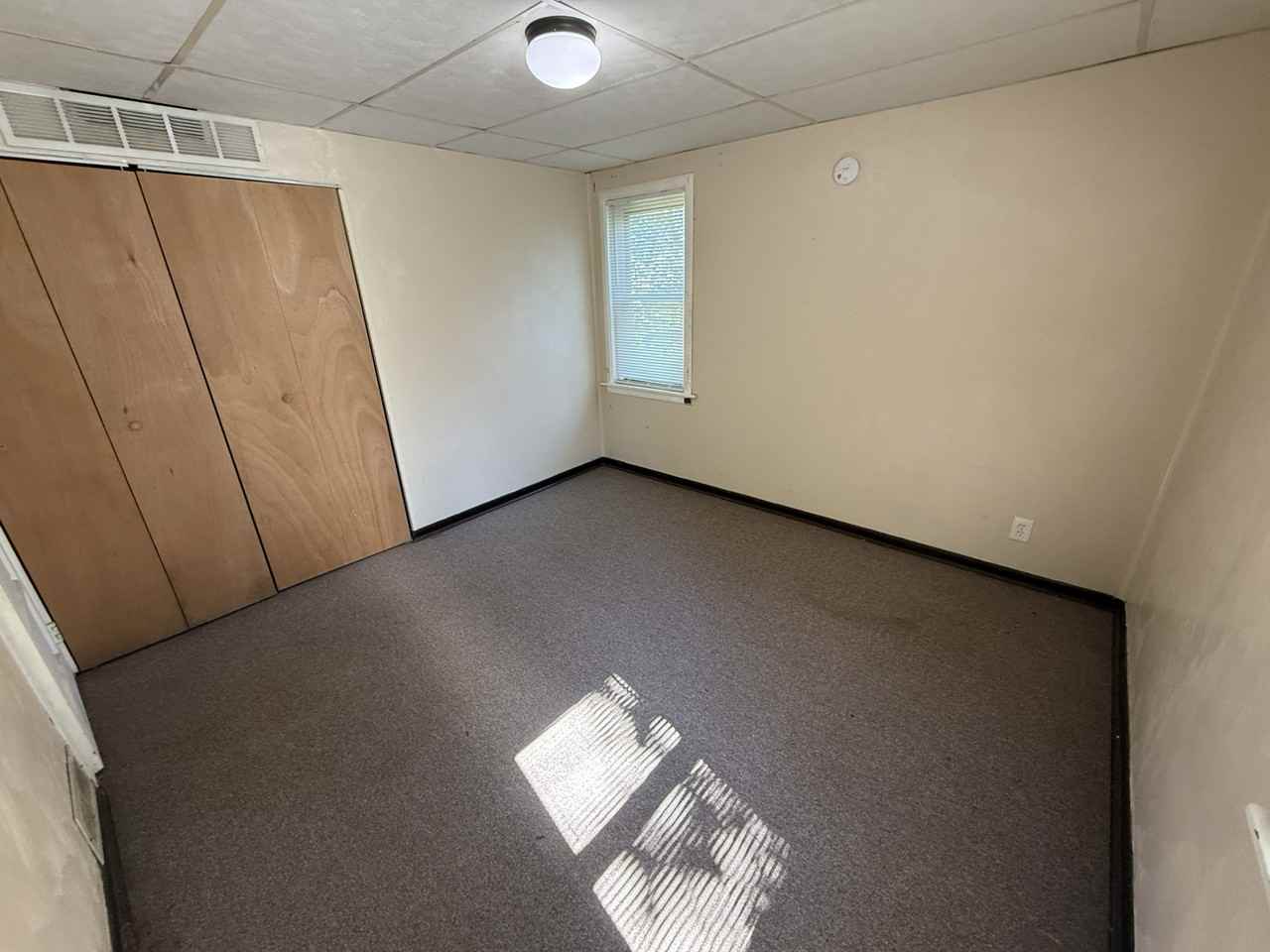 335 Hemlock Dr - Photo 2 of 6