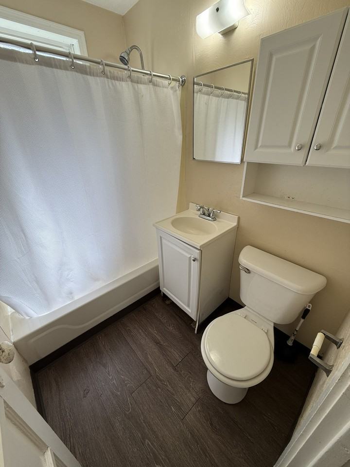 335 Hemlock Dr - Photo 4 of 6