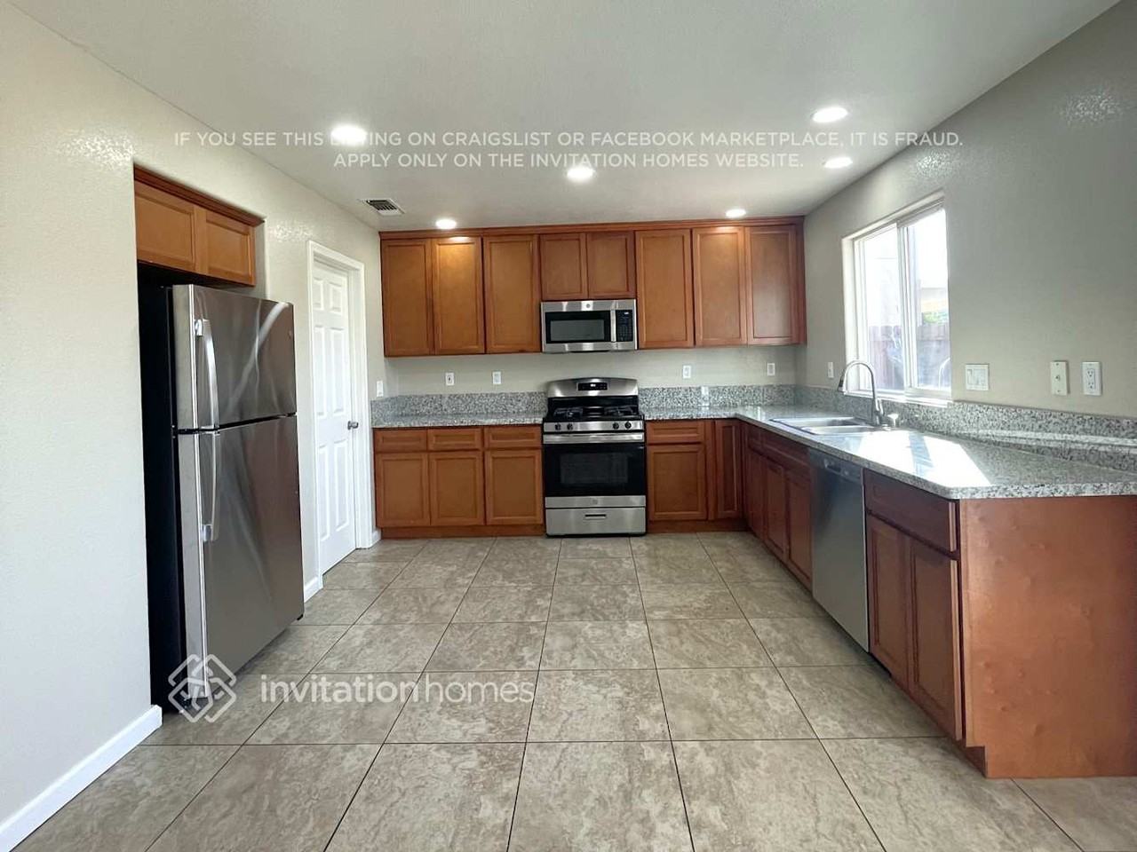 8812 Billfish Way - Photo 7 of 19