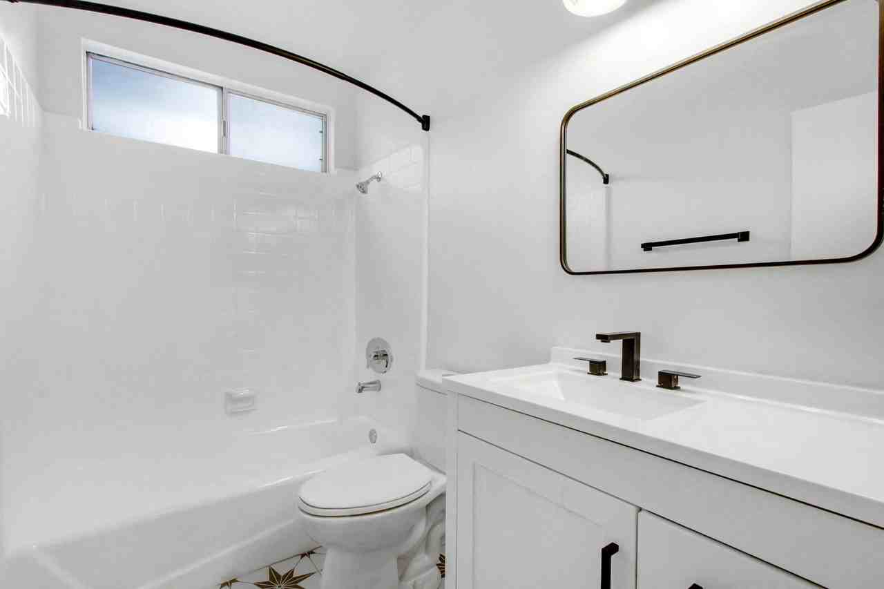 1333 N Martel - Photo 5 of 19