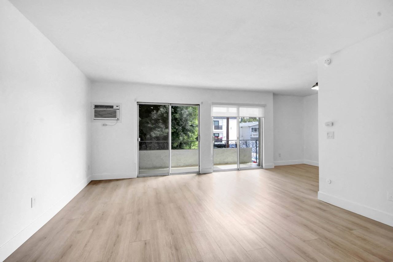 1333 N Martel - Photo 7 of 19