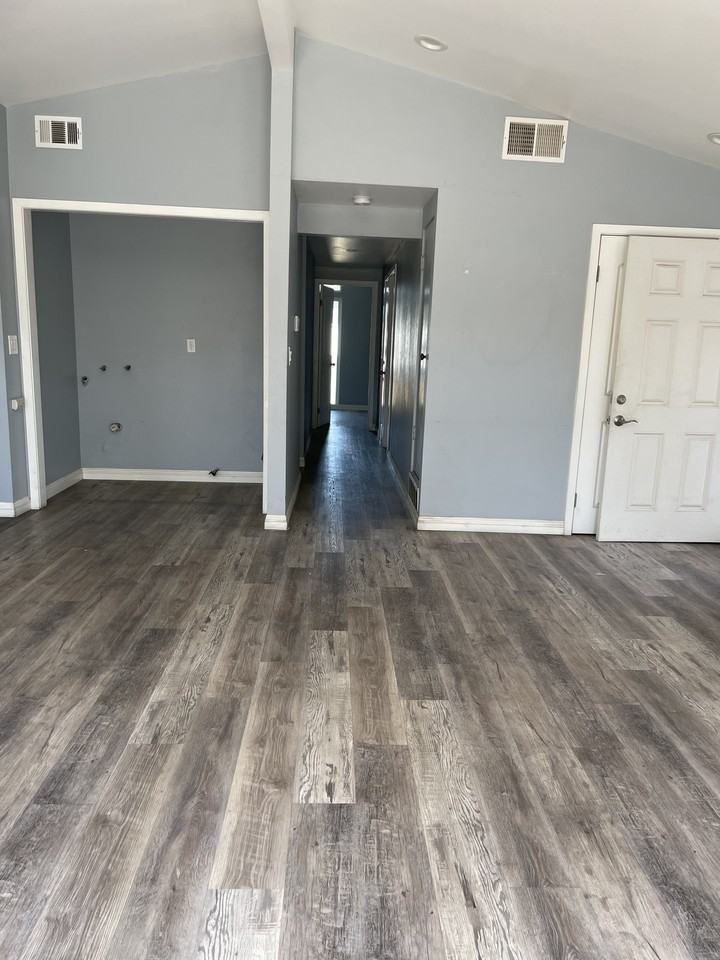 506 West Gage Avenue - Photo 6 of 7