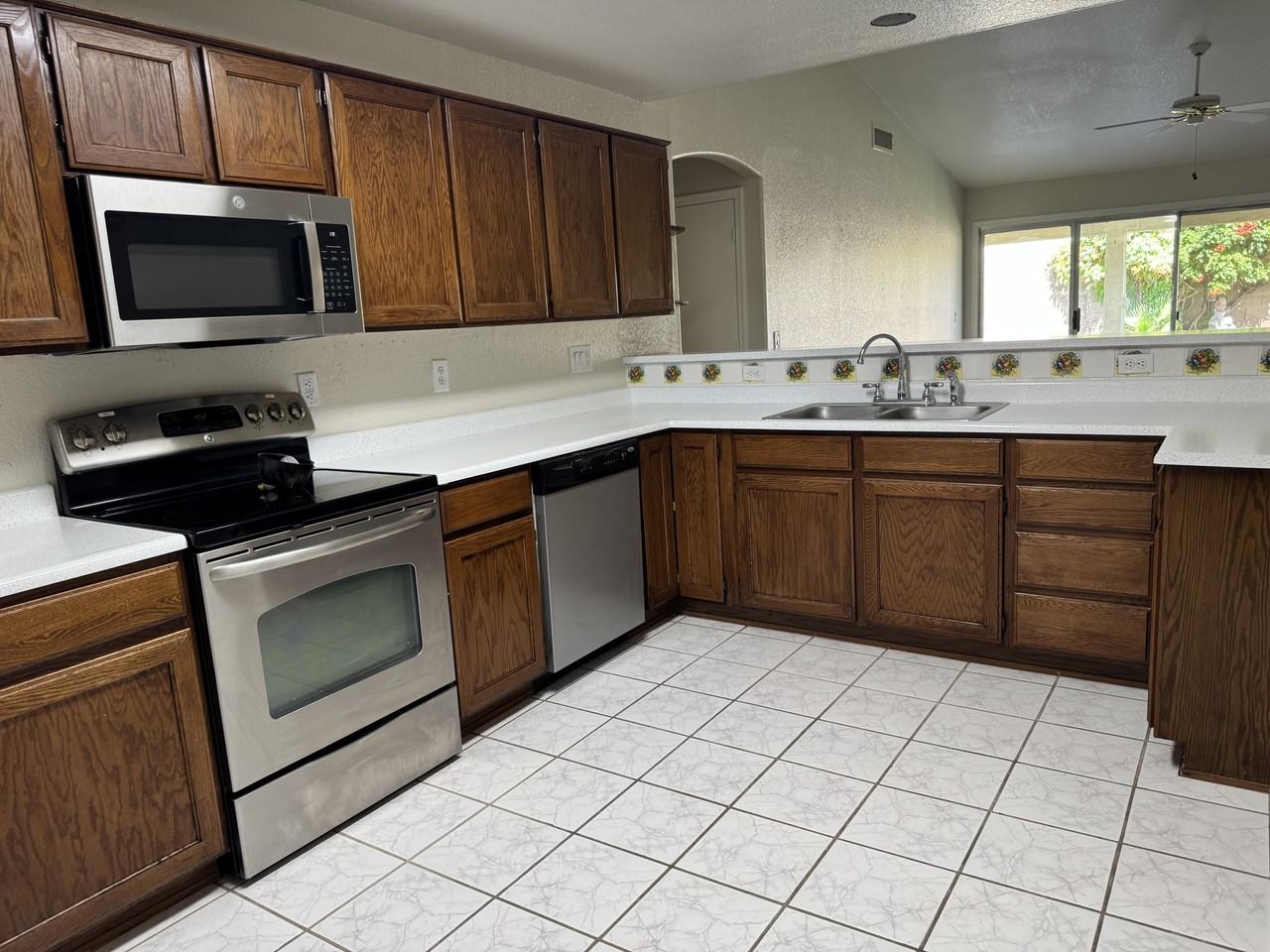 8936 W Tuckey Ln - Photo 6 of 26