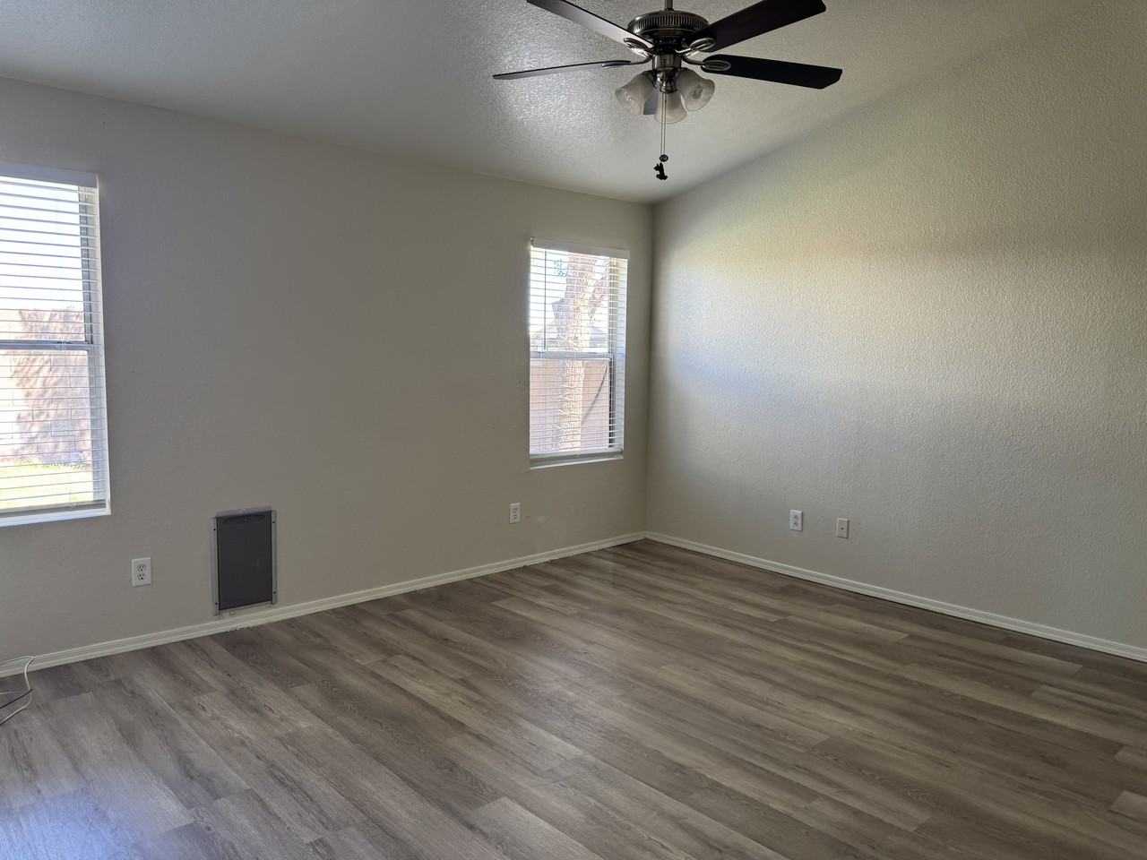 8936 W Tuckey Ln - Photo 7 of 26
