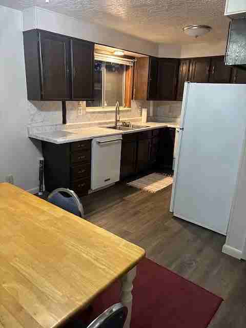 335 S Main St - Photo 4 of 11