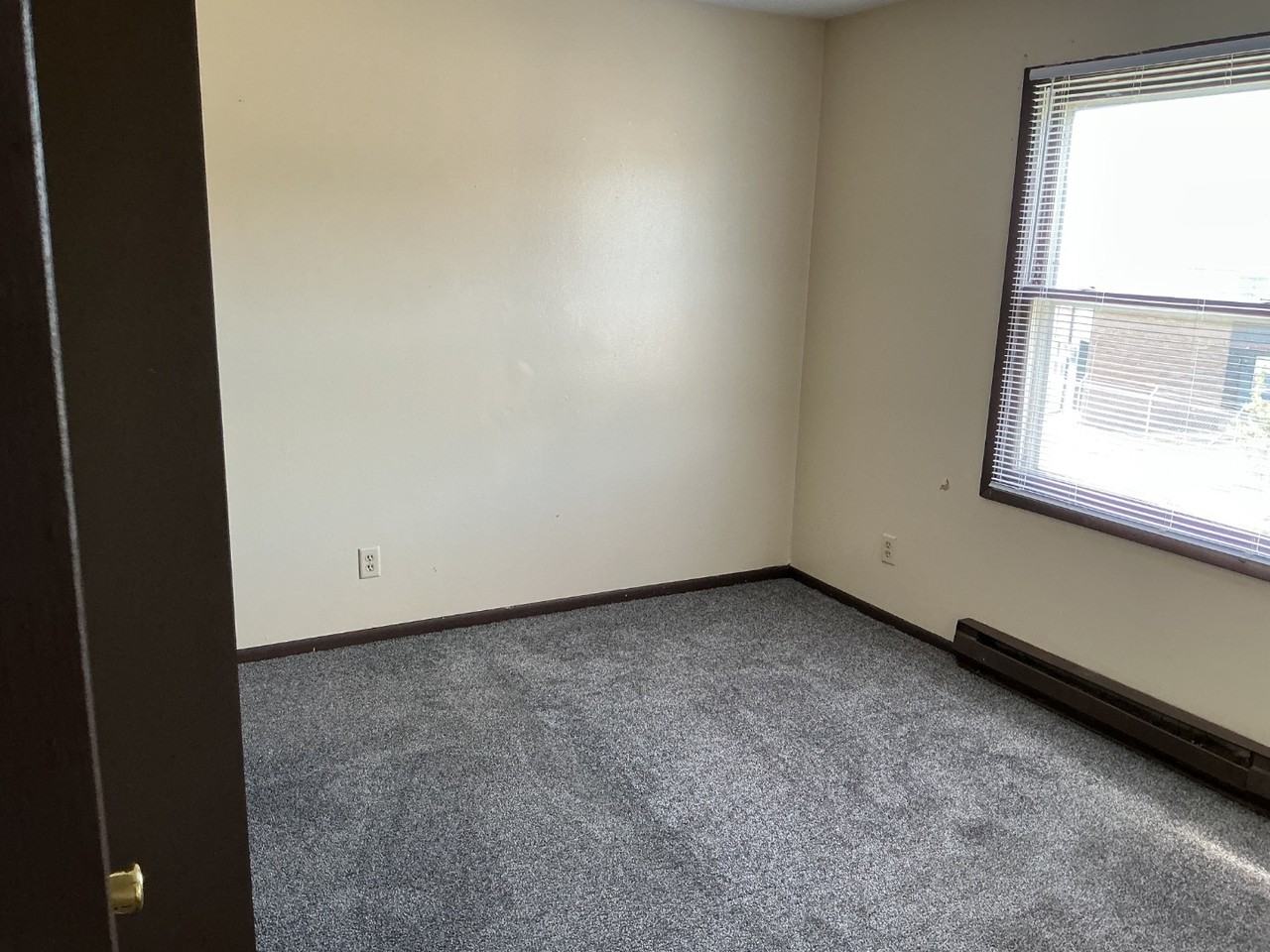 320 Micheels Ln - Photo 5 of 10