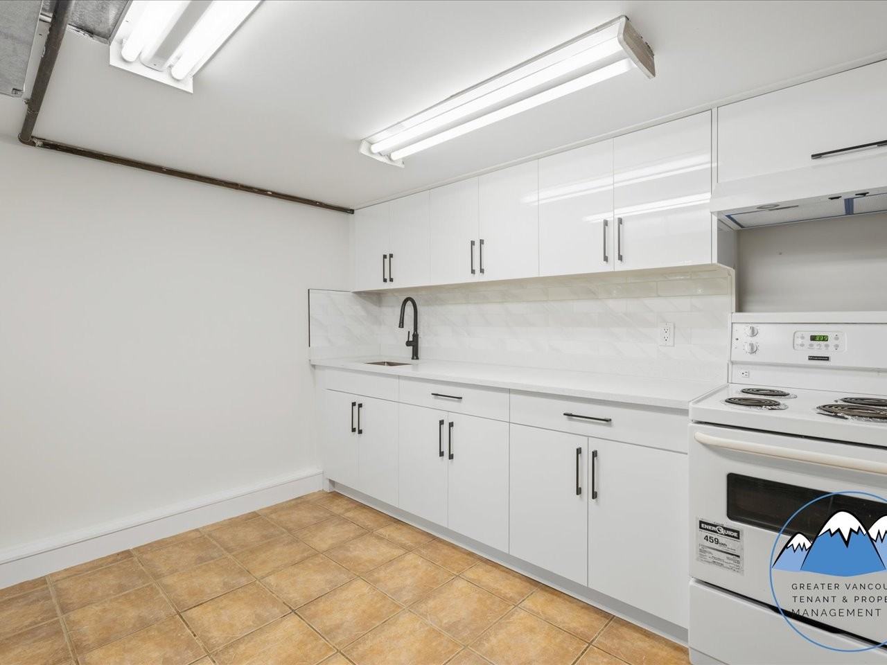 4170 Inverness St - Photo 4 of 20