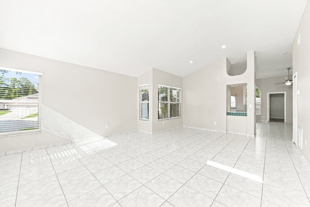 8853 Parliament Ct - Photo 4 of 16