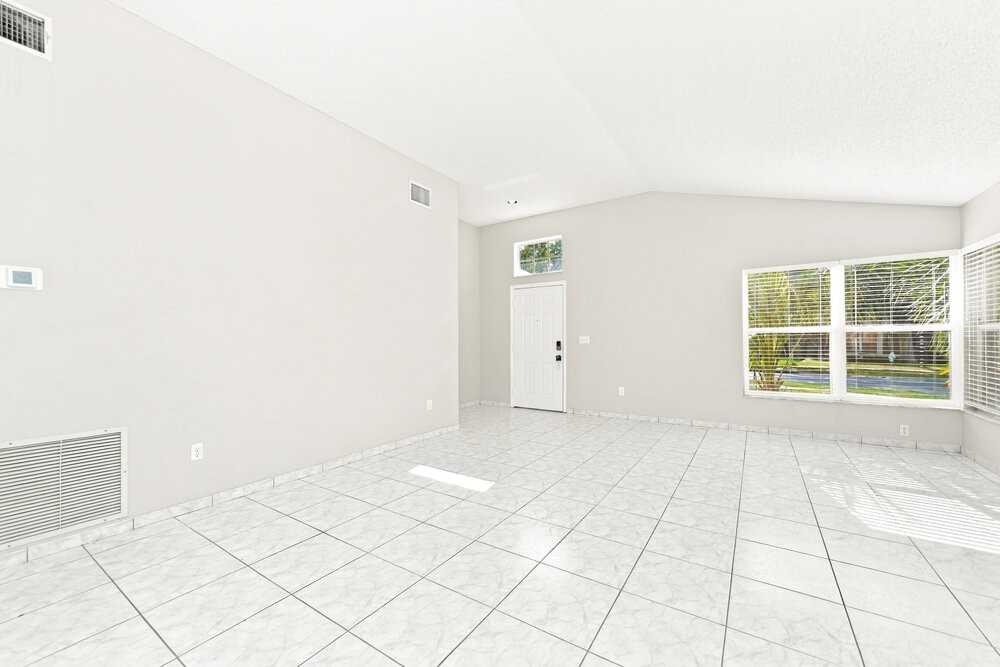 8853 Parliament Ct - Photo 5 of 16