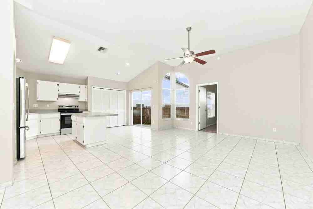 8853 Parliament Ct - Photo 6 of 16
