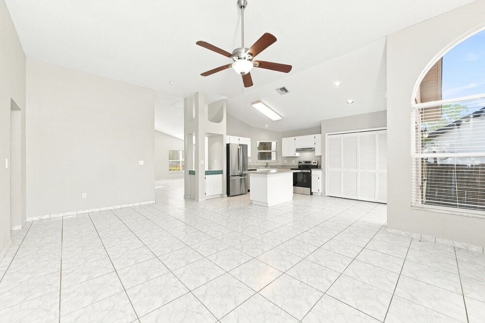 8853 Parliament Ct - Photo 7 of 16