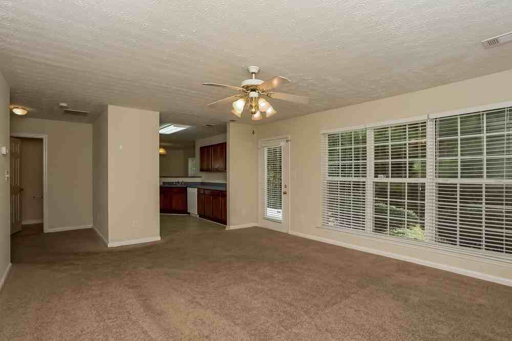 3982 Laurel Bend Ct - Photo 5 of 15